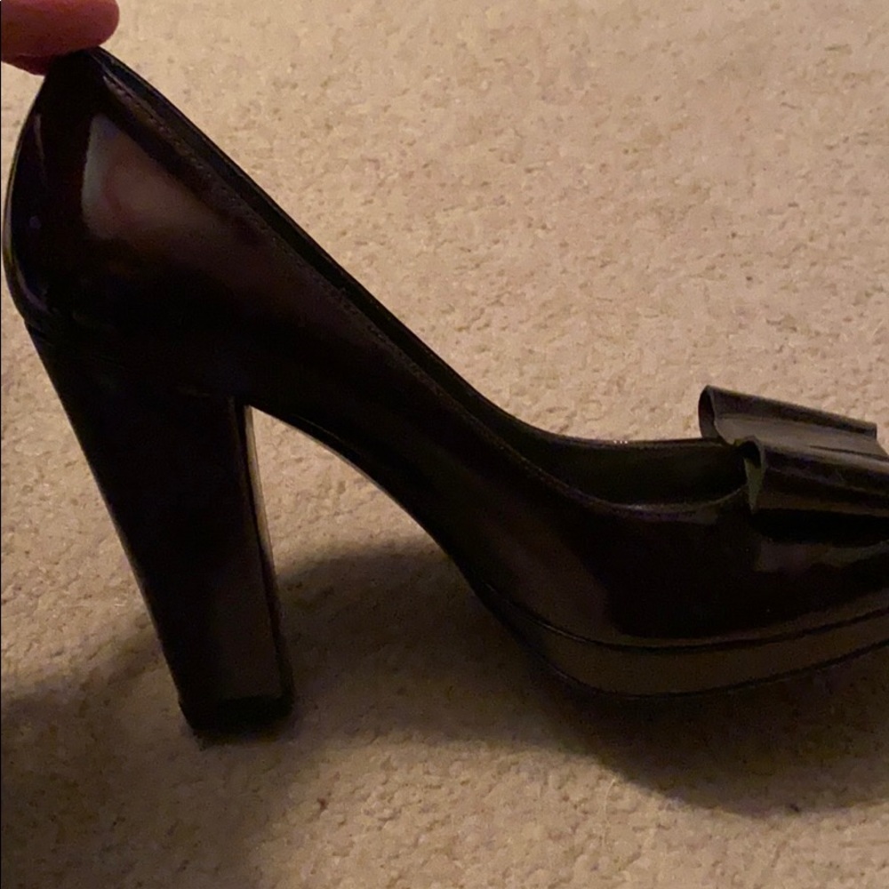 Stuart Weitzman - Picture 2 of 3